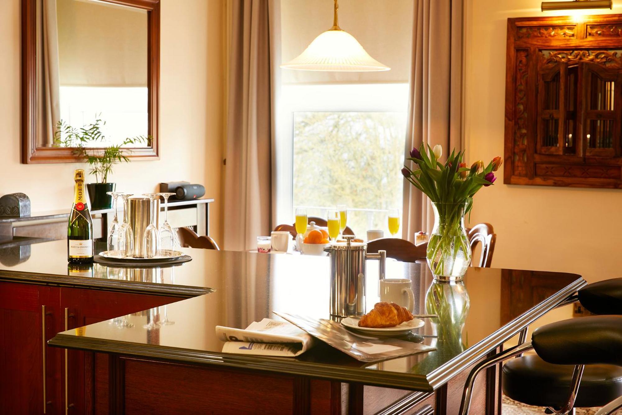 Breakfast served in the dining room at Mansion House